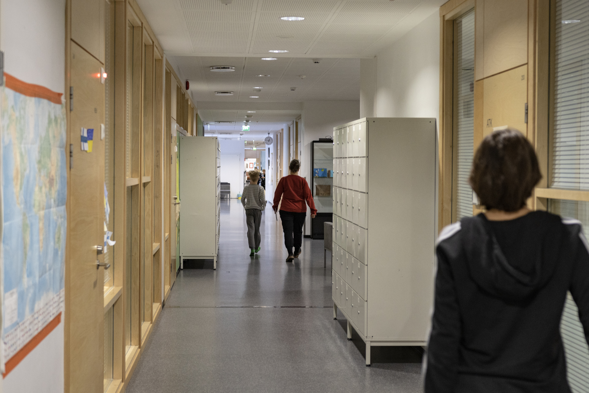 Kuva koulun käytävästä.