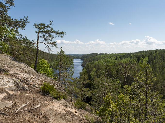 Kuva Orrainpolun varrelta Luotolahdenvuorelta Luotolahdensalmelle päin.